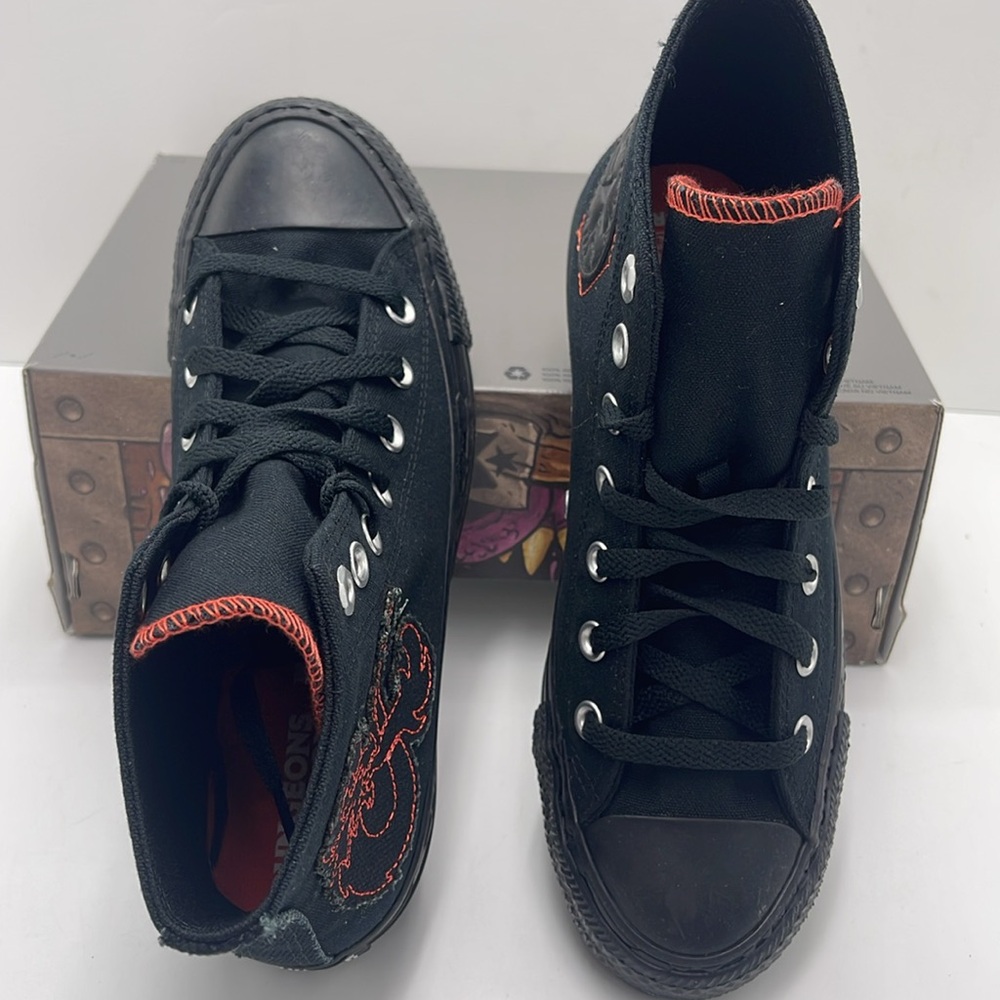 Converse WMNS Black and Red High-Top Sneakers A09886C
CTAS HI
BLACK/RED/WHITE - Picture 12 of 16